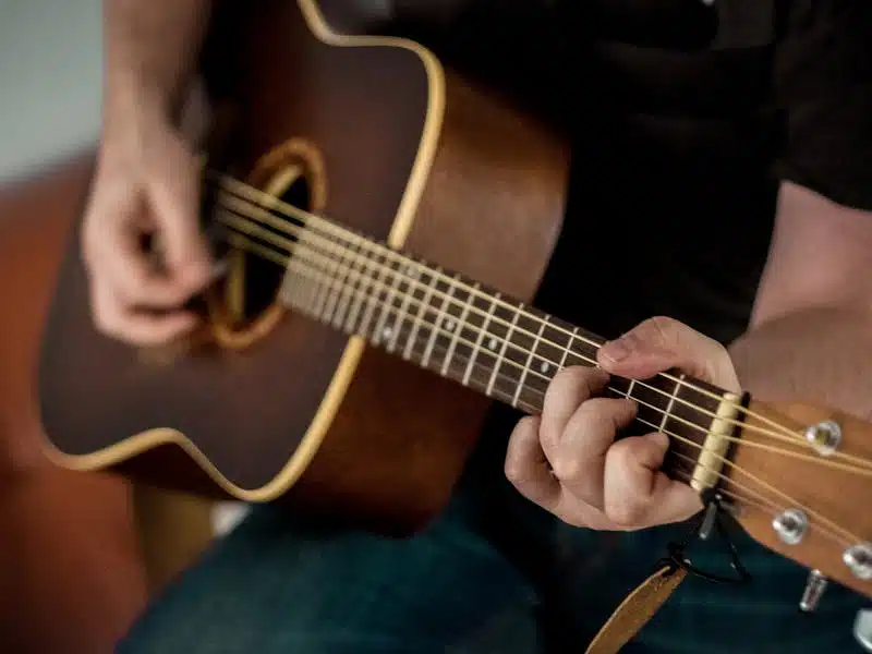 Peran Lantai dalam Akustik Ruangan