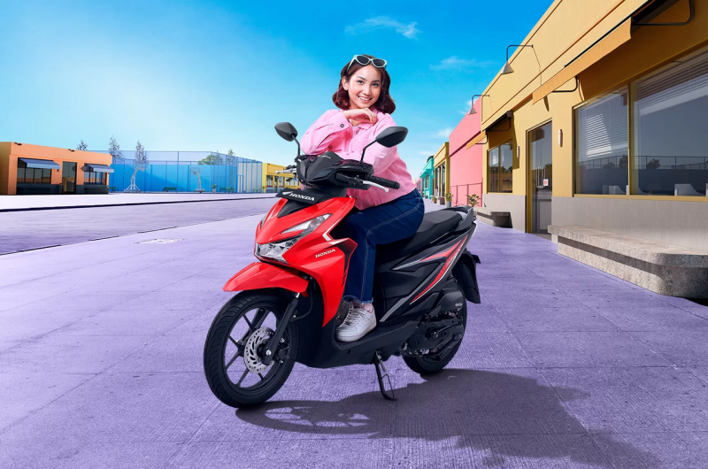 Kendaraan Harian Honda Vario 125 motor matic dengan bagasi luas cocok untuk wanita bekerja